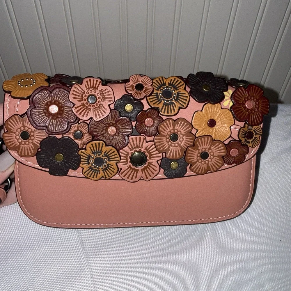 COACH 1941 Tea Rose Pink Leather 3D Floral Appliqué Wristlet Clutch Bag Purse